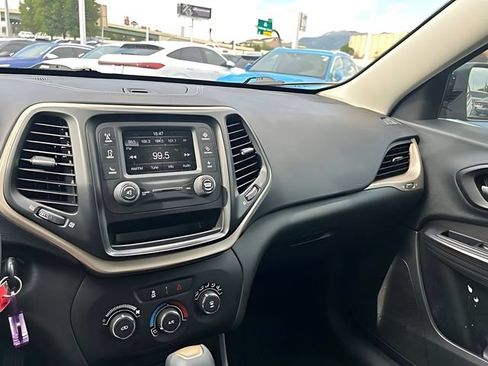 Used 2015 Jeep Cherokee Sport FWD image 25