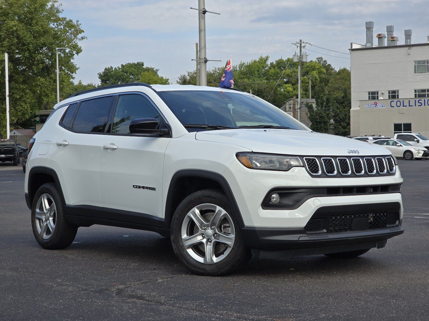 Used 2023 Jeep Compass Latitude AWD/4WD image 2