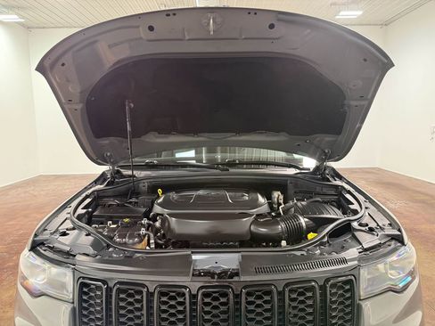 Used 2019 Jeep Grand Cherokee Laredo AWD/4WD image 20