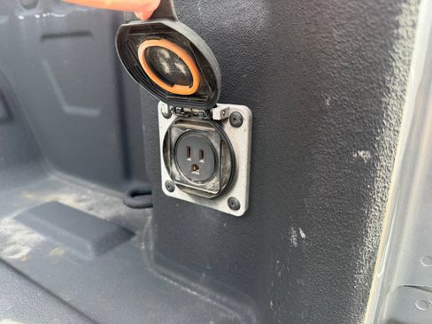 Used 2021 GMC Sierra 1500 AT4 w/ AT4 Value Package AWD/4WD image 9
