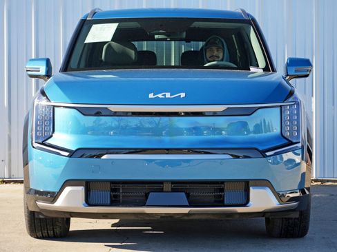 Used 2024 Kia EV9 Land image 7