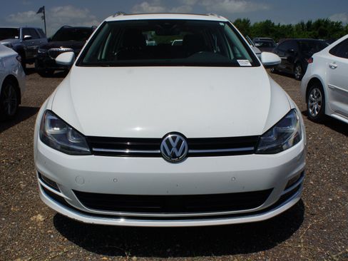 Used 2017 Volkswagen Golf SE FWD image 2
