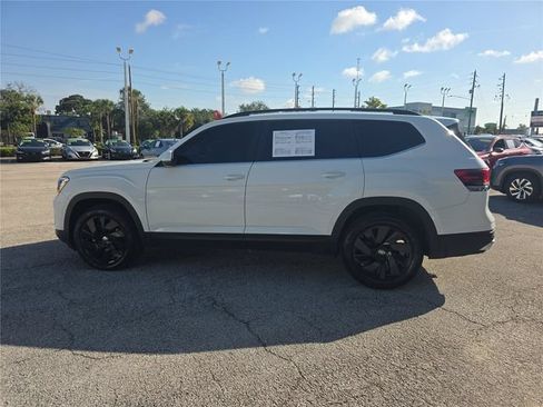 Used 2024 Volkswagen Atlas SE w/ Black Wheel Package FWD image 7