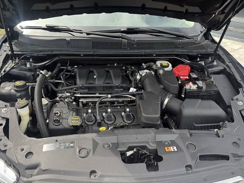 Used 2017 Ford Taurus SEL FWD image 19