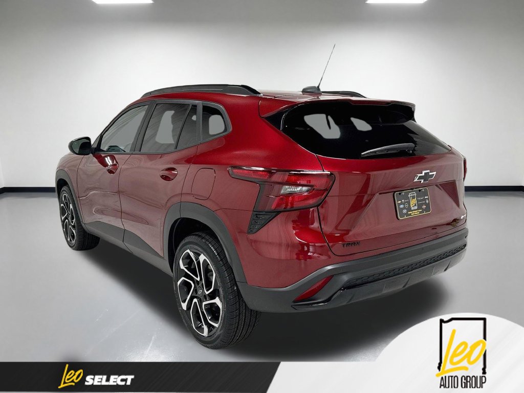 Used 2024 Chevrolet Trax RS w/ Sunroof Package FWD image 10