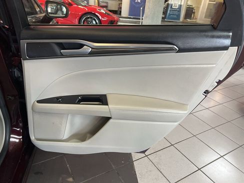 Used 2018 Ford Fusion SE w/ Fusion SE Technology Package image 25