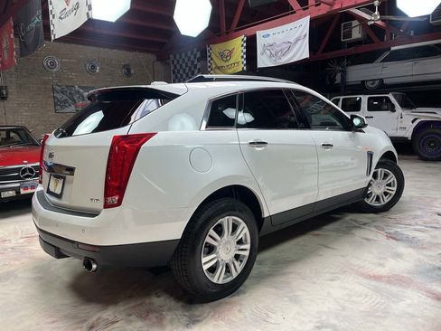 Used 2016 Cadillac SRX Luxury w/ Driver Assist Package FWD image 2