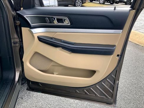 Used 2016 Ford Explorer XLT w/ Equipment Group 202A image 22