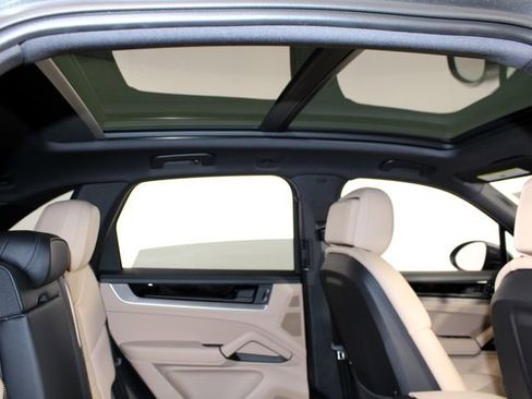 Certified 2025 Porsche Cayenne AWD/4WD image 26