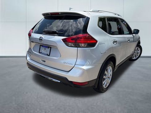 Used 2017 Nissan Rogue SV AWD/4WD image 4