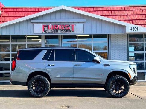 Used 2025 GMC Yukon AT4 Ultimate w/ LPO, Floor Liner Package AWD/4WD image 2