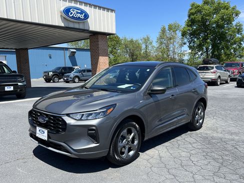 Used 2024 Ford Escape ST-Line w/ Tech Pack #1 AWD/4WD image 2