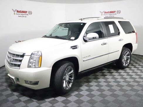 Used 2014 Cadillac Escalade Platinum AWD/4WD image 16