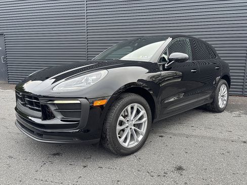 Certified 2024 Porsche Macan image 1
