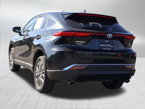 Used 2022 Toyota Venza XLE image 5