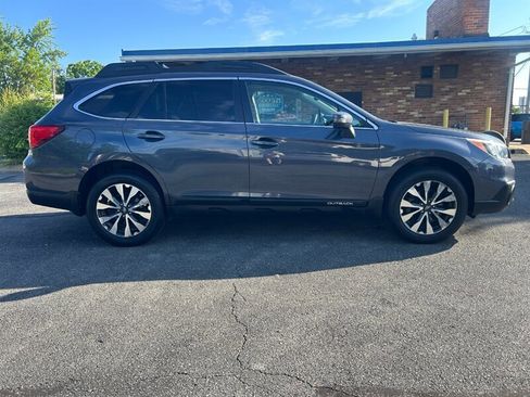 Used 2015 Subaru Outback 2.5i Limited AWD/4WD image 2