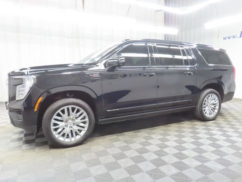 Used 2025 GMC Yukon XL Denali w/ Sun & Power Step Package AWD/4WD image 7