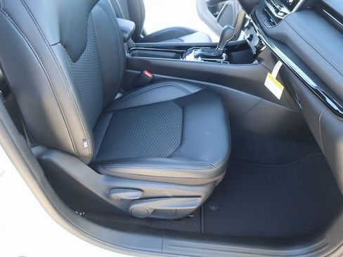 New 2026 Jeep Compass Latitude image 13