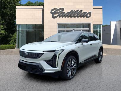 New 2025 Cadillac Optiq Luxury 2