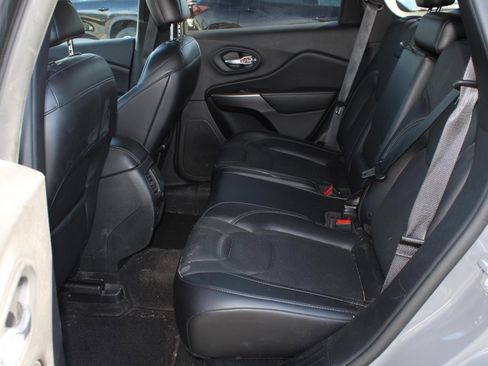 Used 2019 Jeep Cherokee Limited image 19