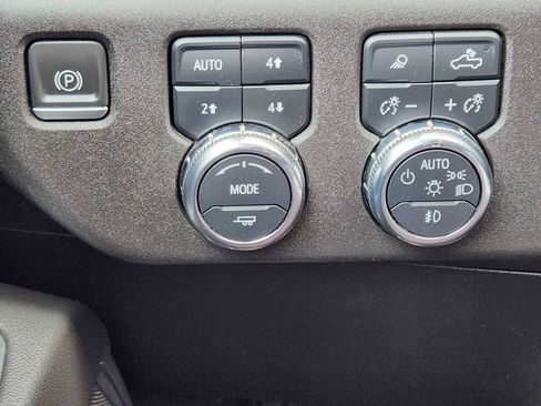 Used 2022 GMC Sierra 1500 SLT w/ SLT Convenience Package image 24