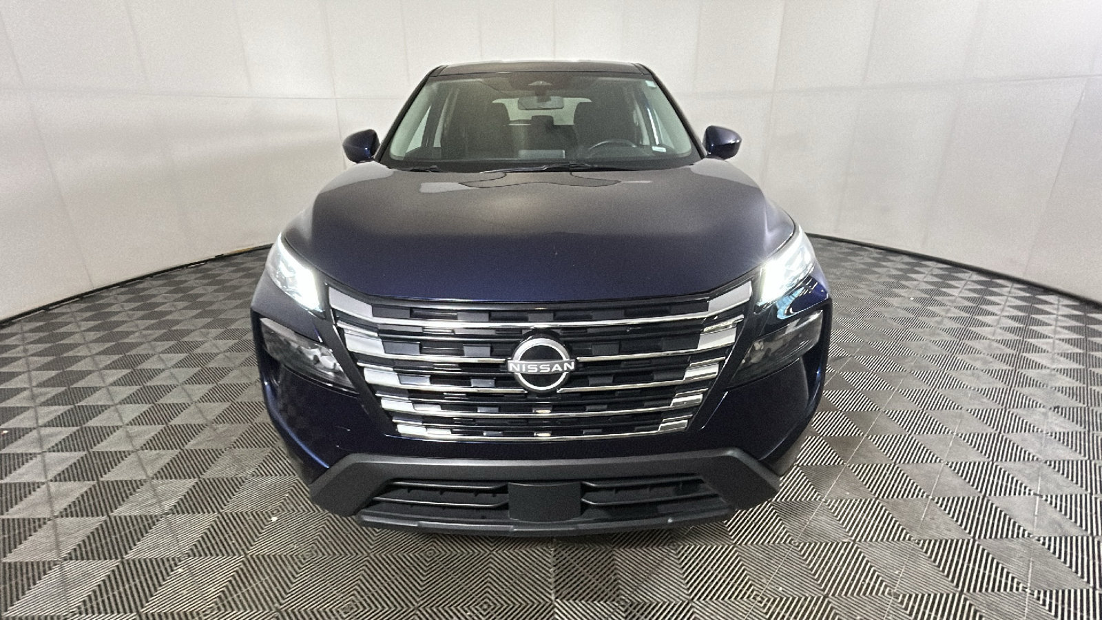 Used 2025 Nissan Rogue SV FWD image 9