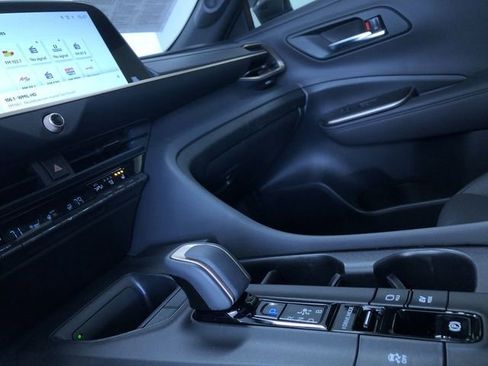 Certified 2023 Toyota Crown Limited image 31