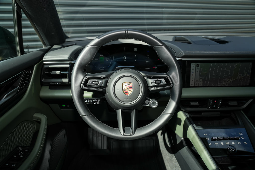 Certified 2026 Porsche Macan 4 Electric AWD/4WD image 29