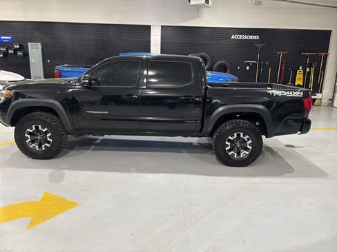 Used 2019 Toyota Tacoma TRD Off-Road w/ Technology Package image 5