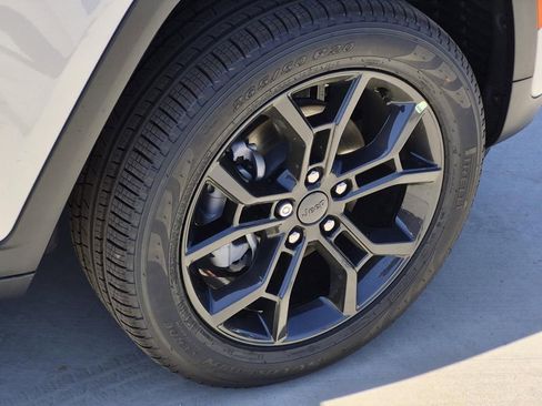 New 2025 Jeep Grand Cherokee Limited image 7