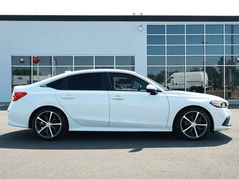 Used 2022 Honda Civic Touring image 4