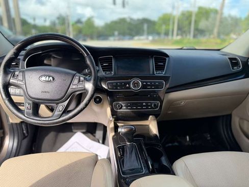 Used 2014 Kia Cadenza Premium w/ Technology Package FWD image 16