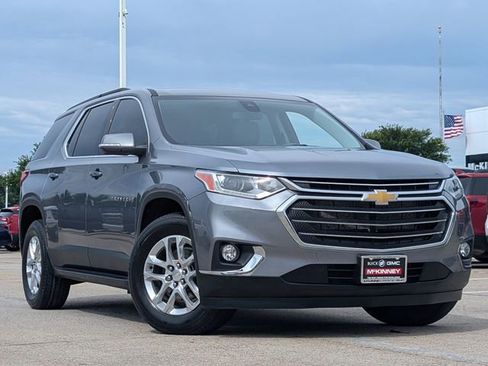 Used 2021 Chevrolet Traverse LT FWD image 2