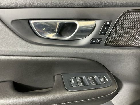 Used 2022 Volvo S60 B5 Inscription image 19