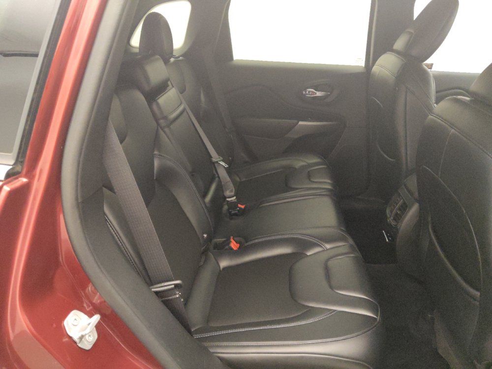 Used 2019 Jeep Cherokee Latitude Plus FWD image 19