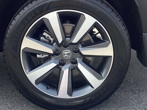 Used 2025 Honda Pilot Touring image 9