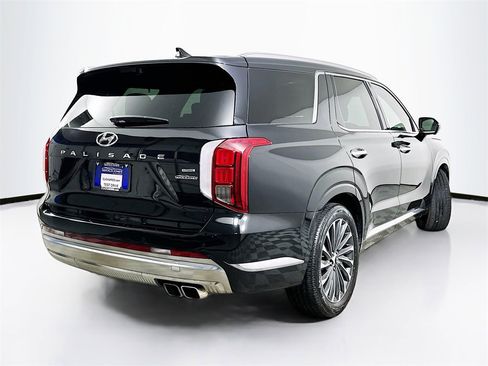 Used 2024 Hyundai Palisade Calligraphy image 7