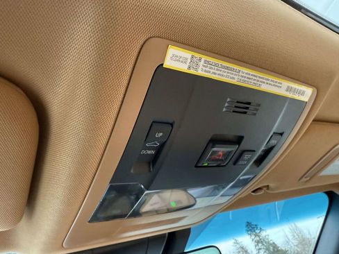 Used 2025 Lexus ES 300h w/ Premium Package image 26