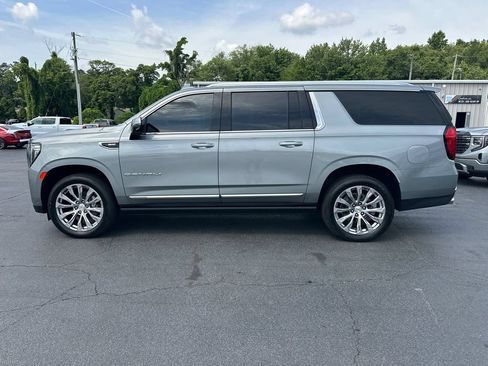 Used 2024 GMC Yukon XL Denali w/ Advanced Technology Package AWD/4WD image 9