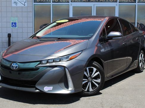 Used 2018 Toyota Prius Prime Premium w/ Carpet Mat Package image 3