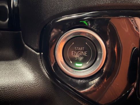 Used 2025 Chevrolet Silverado 1500 LT AWD/4WD image 44