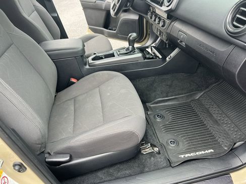 Used 2018 Toyota Tacoma TRD Sport AWD/4WD image 34