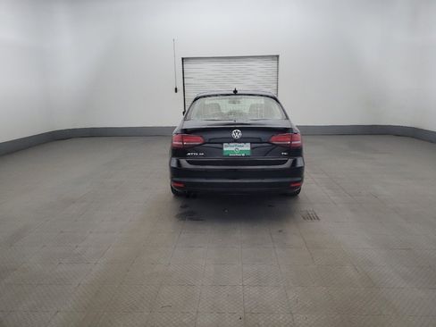 Used 2016 Volkswagen Jetta SE FWD image 6