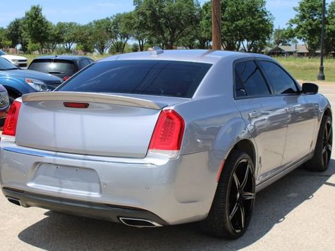 Used 2017 Chrysler 300 Limited w/ 300 Premium Group AWD/4WD image 3