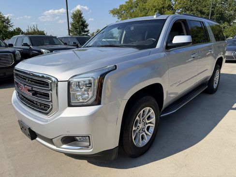Used 2019 GMC Yukon XL SLT w/ Open Road Package AWD/4WD image 3