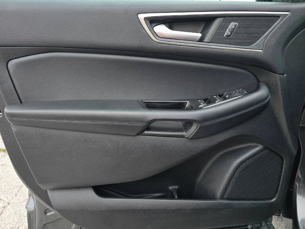 Used 2018 Ford Edge SEL w/ Equipment Group 201A FWD image 9