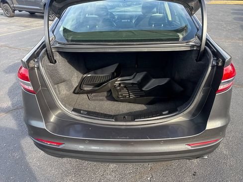 Used 2019 Ford Fusion SE w/ Equipment Group 151A FWD image 11