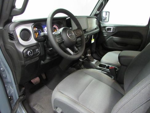 New 2026 Jeep Gladiator Sport AWD/4WD image 13