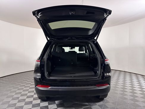 New 2026 Jeep Grand Cherokee Altitude image 10