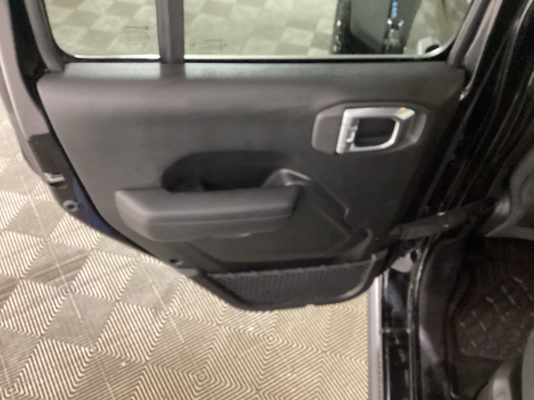 Used 2022 Jeep Wrangler Unlimited Rubicon 4xe w/ Cold Weather Group AWD/4WD image 13